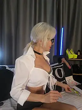 Snapshot of Milforja chatting on 06-26-26, 07:03 Milforja online show from 06-26-26, 07:03