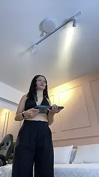 Snapshot of SHARONN____ chatting on 06-19-26, 03:45 SHARONN online show from 06-19-26, 03:45