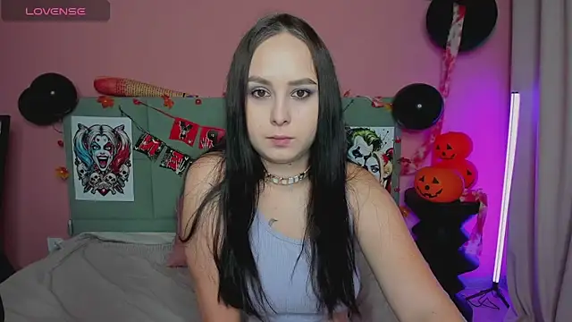 BeatriceReeves online show from 10-31-25, 01:02