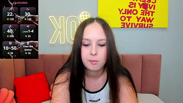 Snapshot of BeatriceReeves chatting on 06-20-26, 01:10 BeatriceReeves online show from 06-20-26, 01:10