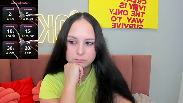 Snapshot of BeatriceReeves chatting on 07-14-26, 01:16 BeatriceReeves online show from 07-14-26, 01:16
