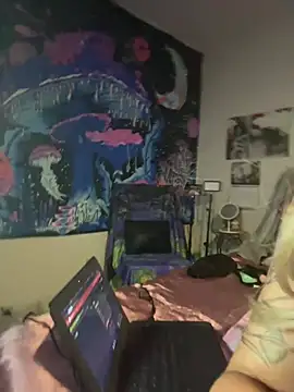 Snapshot of Hollyhudson123 chatting on 03-19-25, 10:00 Hollyhudson123 online show from 03-19-25, 10:00