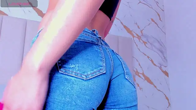 aggy castel online show from 04-28-26, 03:16