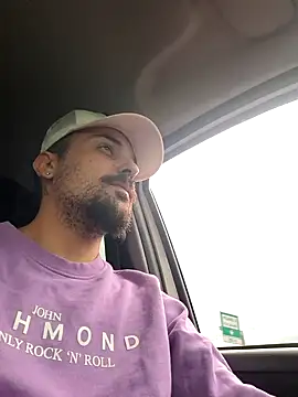 Snapshot of salvat22 chatting on 09-24-25, 01:50 salvat22 online show from 09-24-25, 01:50