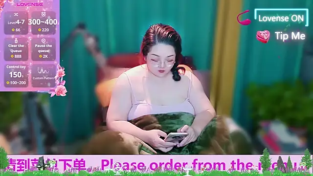 Weiwei5200 online show from 10-23-25, 10:36