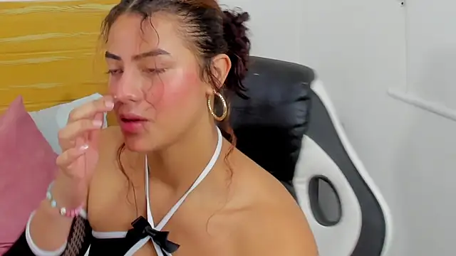 yaya23x online show from 01-28-25, 12:11