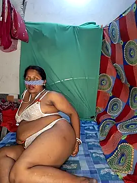 Snapshot of Real_Desi_Couple chatting on 05-15-26, 05:33 Real Desi Couple online show from 05-15-26, 05:33