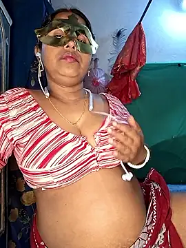 Snapshot of Real_Desi_Couple chatting on 03-23-26, 05:35 Real Desi Couple online show from 03-23-26, 05:35