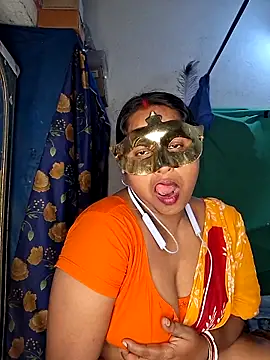 Snapshot of Real_Desi_Couple chatting on 05-04-26, 04:54 Real Desi Couple online show from 05-04-26, 04:54