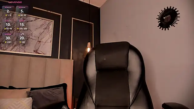Snapshot of sade_jackson1 chatting on 10-17-25, 05:00 sade jackson1 online show from 10-17-25, 05:00