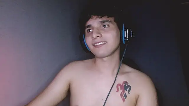 Snapshot of Charley_quin chatting on 10-20-25, 03:30 Charley quin online show from 10-20-25, 03:30