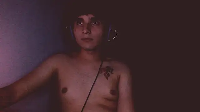 Snapshot of Charley_quin chatting on 09-21-25, 03:33 Charley quin online show from 09-21-25, 03:33