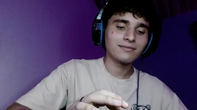 Snapshot of Charley_quin chatting on 09-09-25, 03:05 Charley quin online show from 09-09-25, 03:05