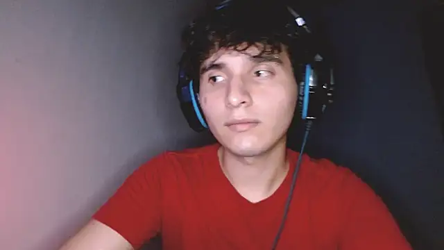 Snapshot of Charley_quin chatting on 10-10-25, 04:24 Charley quin online show from 10-10-25, 04:24