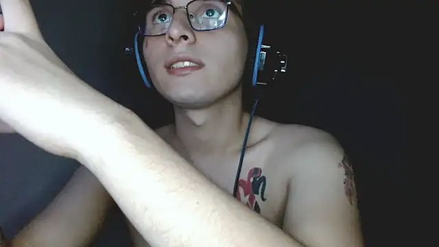 Snapshot of Charley_quin chatting on 09-22-25, 04:07 Charley quin online show from 09-22-25, 04:07