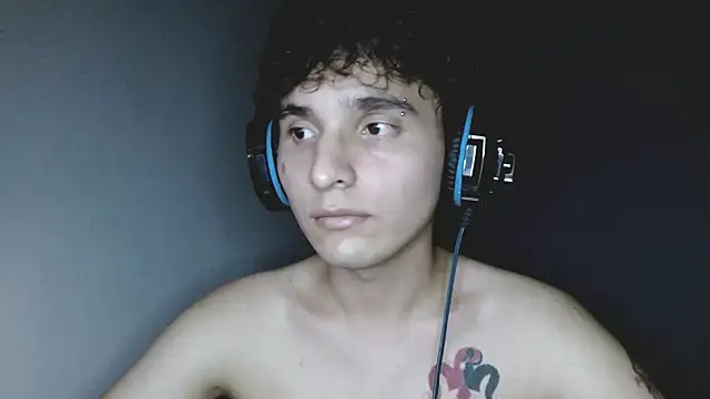 Snapshot of Charley_quin chatting on 09-24-25, 03:24 Charley quin online show from 09-24-25, 03:24