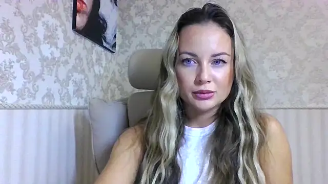 jennifer838 online show from 10-31-25, 06:15