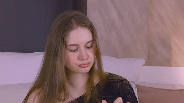 EllieHayes online show from 04-09-26, 10:05