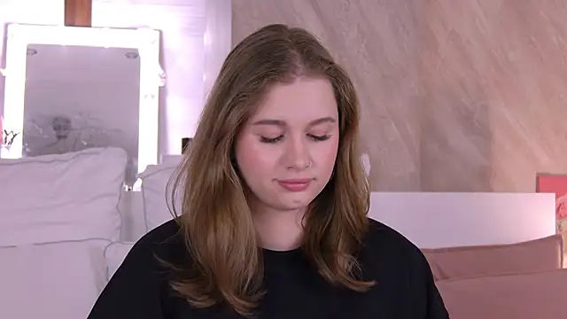 EllieHayes online show from 10-17-25, 05:26