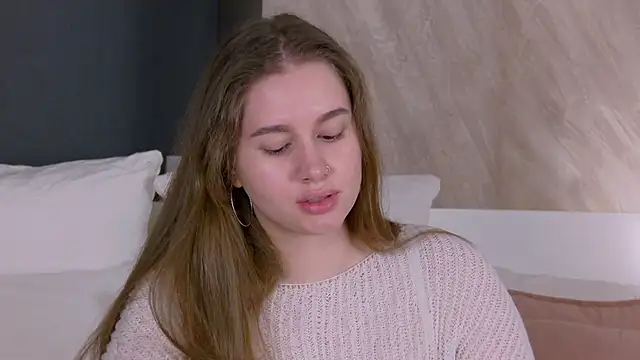 EllieHayes online show from 05-03-26, 04:28