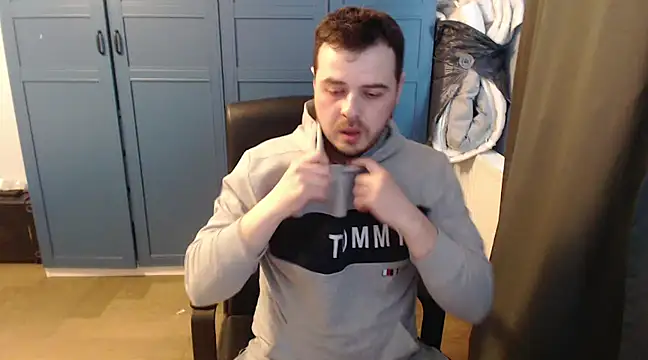 Snapshot of CuteMan33 chatting on 03-05-25, 02:12 CuteMan33 online show from 03-05-25, 02:12