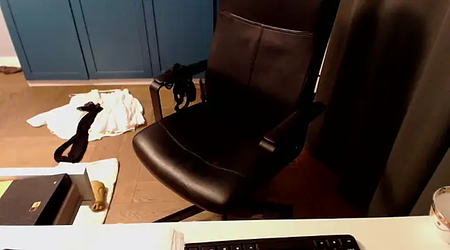 Snapshot of CuteMan33 chatting on 03-19-25, 01:10 CuteMan33 online show from 03-19-25, 01:10