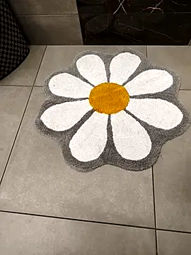 Snapshot of CuteMan33 chatting on 01-09-26, 01:34 CuteMan33 online show from 01-09-26, 01:34