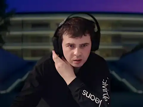 Snapshot of CuteMan33 chatting on 12-16-25, 11:31 CuteMan33 online show from 12-16-25, 11:31