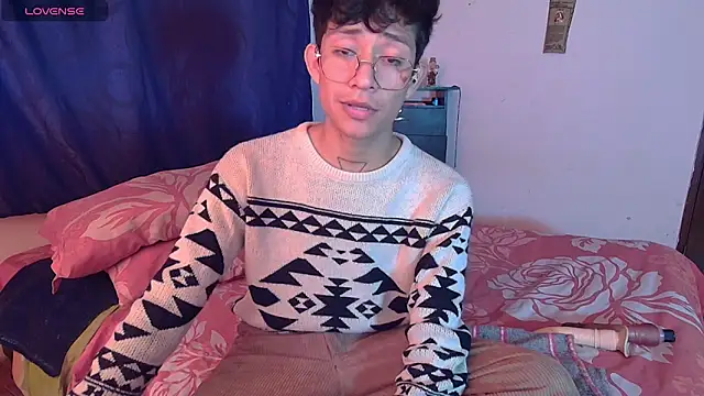 Snapshot of Sweet_c4mer0n chatting on 10-21-25, 05:45 Sweet c4mer0n online show from 10-21-25, 05:45