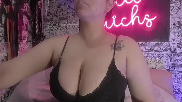 Snapshot of lilit_fetichs chatting on 09-27-25, 11:11 lilit fetichs online show from 09-27-25, 11:11