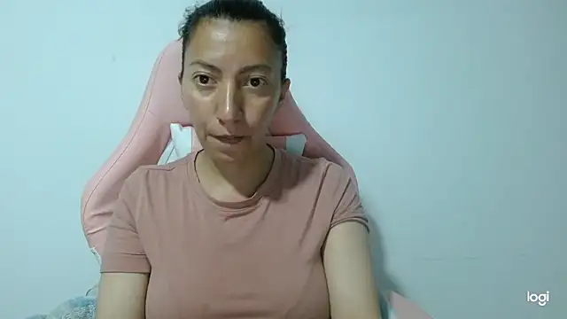 Snapshot of kaybabyhot chatting on 10-10-25, 03:51 kaybabyhot online show from 10-10-25, 03:51
