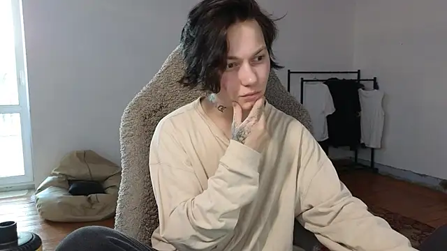 Snapshot of esajukyy chatting on 07-08-26, 01:01 esajukyy online show from 07-08-26, 01:01