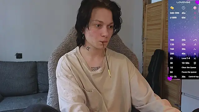 esajukyy online show from 04-10-26, 08:54