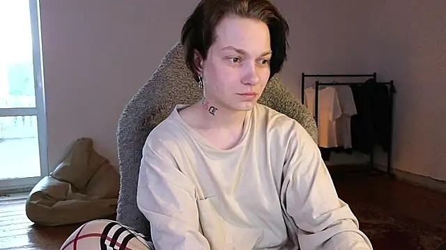 Snapshot of esajukyy chatting on 06-02-26, 02:06 esajukyy online show from 06-02-26, 02:06