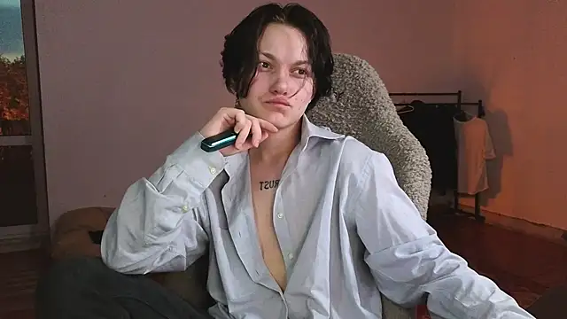 Snapshot of esajukyy chatting on 06-27-26, 04:02 esajukyy online show from 06-27-26, 04:02