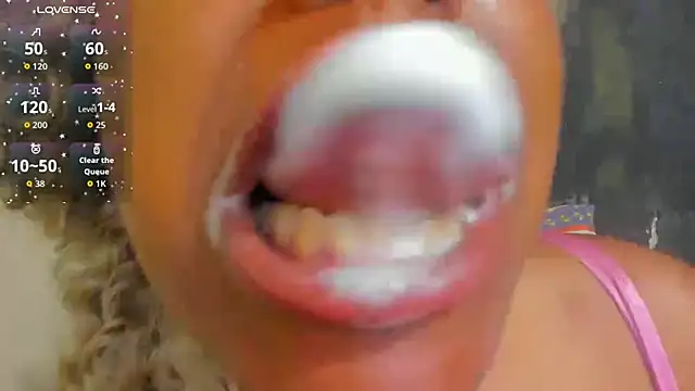 Snapshot of KamariaFyre chatting on 07-12-26, 01:01 KamariaFyre online show from 07-12-26, 01:01