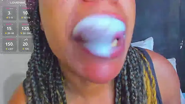 Snapshot of KamariaFyre chatting on 10-14-25, 01:56 KamariaFyre online show from 10-14-25, 01:56