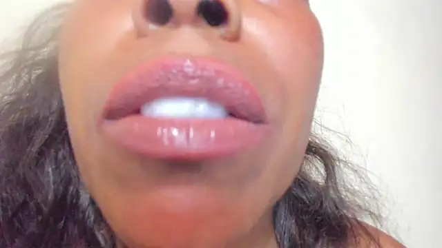 Snapshot of KamariaFyre chatting on 03-07-25, 09:40 KamariaFyre online show from 03-07-25, 09:40