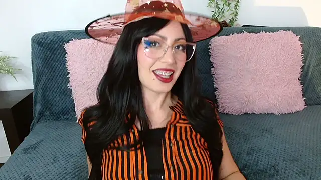 Kendal Mosk online show from 10-28-25, 05:45