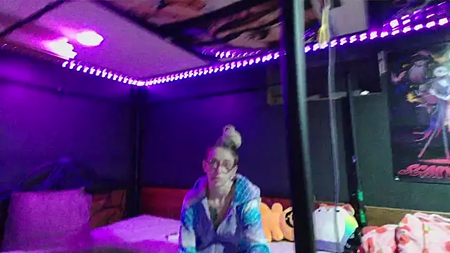 Stonermama666420 online show from 12-14-25, 04:18