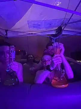 Snapshot of Stonermama666420 chatting on 03-02-26, 07:15 Stonermama666420 online show from 03-02-26, 07:15