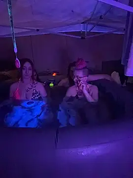 Snapshot of Stonermama666420 chatting on 02-16-26, 02:54 Stonermama666420 online show from 02-16-26, 02:54