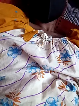 Snapshot of sweety_telugu_couple2027 chatting on 09-21-25, 07:19 sweety telugu couple2027 online show from 09-21-25, 07:19
