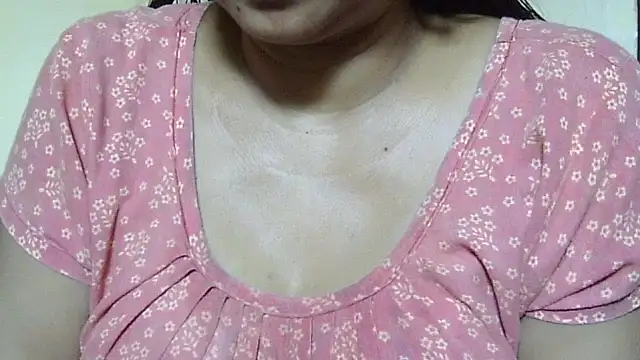 Snapshot of Suhana-sapna chatting on 10-08-25, 03:30 Suhana-sapna online show from 10-08-25, 03:30