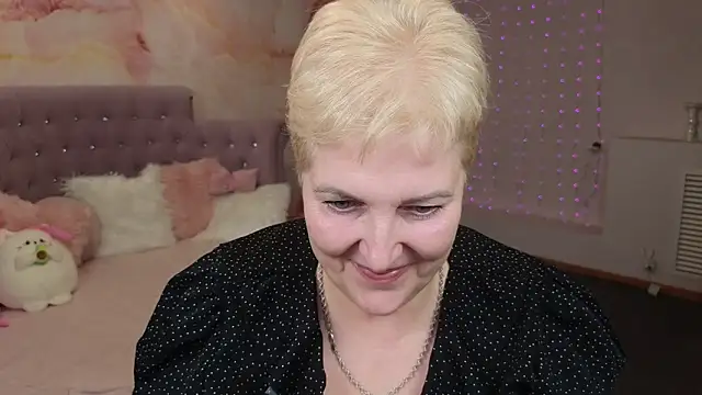 Snapshot of Sandra_Snow chatting on 01-14-25, 05:56 Sandra Snow online show from 01-14-25, 05:56