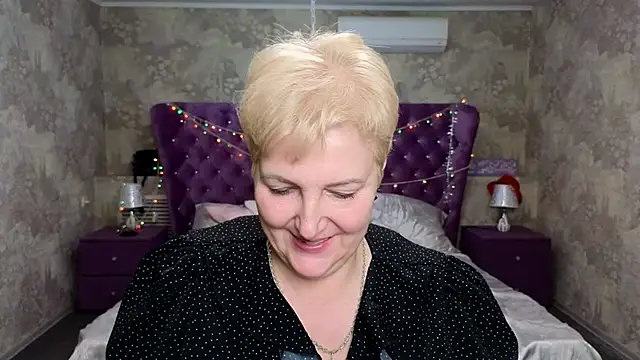 Snapshot of Sandra_Snow chatting on 01-21-25, 05:30 Sandra Snow online show from 01-21-25, 05:30