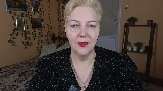 Snapshot of Sandra_Snow chatting on 02-11-25, 03:18 Sandra Snow online show from 02-11-25, 03:18
