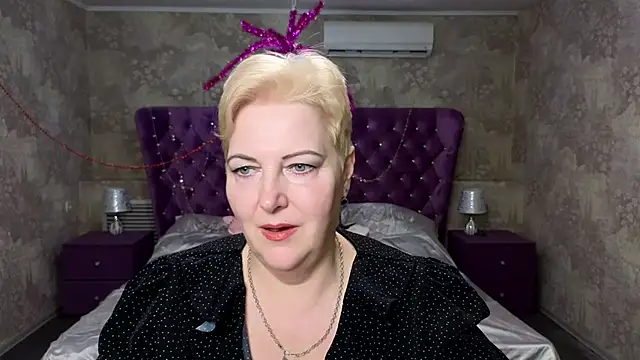 Snapshot of Sandra_Snow chatting on 02-12-25, 02:10 Sandra Snow online show from 02-12-25, 02:10