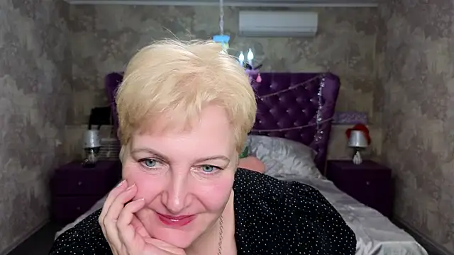 Snapshot of Sandra_Snow chatting on 01-21-25, 08:32 Sandra Snow online show from 01-21-25, 08:32