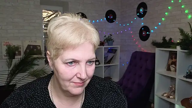 Snapshot of Sandra_Snow chatting on 01-22-25, 02:35 Sandra Snow online show from 01-22-25, 02:35